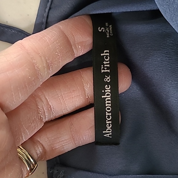 NWT Abercrombie & Fitch Blue Pleated Sleeveless Dress with Deep Vneck size Small - Picture 3 of 10